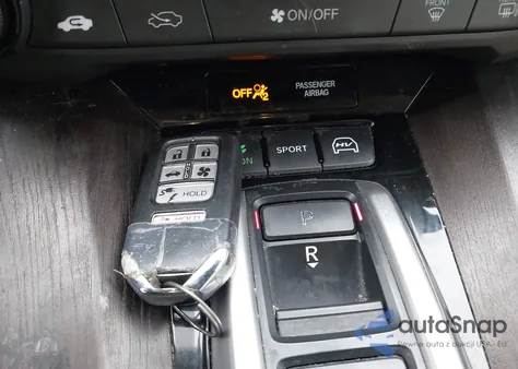 2018 Honda Clarity Plug-In Hybrid Touring z USA, uszkodzony, nr VIN JHMZC5F30JC001063